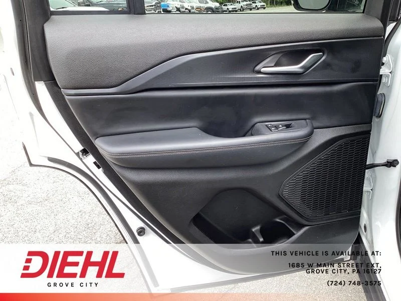 Used 2023 White Jeep Altitude X image 18