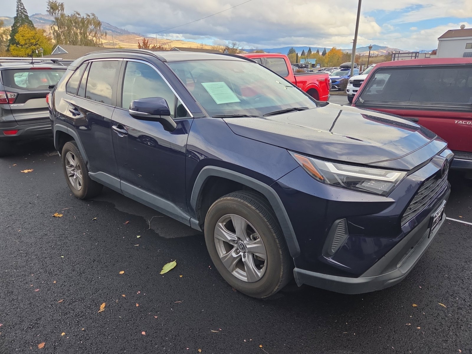 2022 Toyota RAV4 XLE photo 2