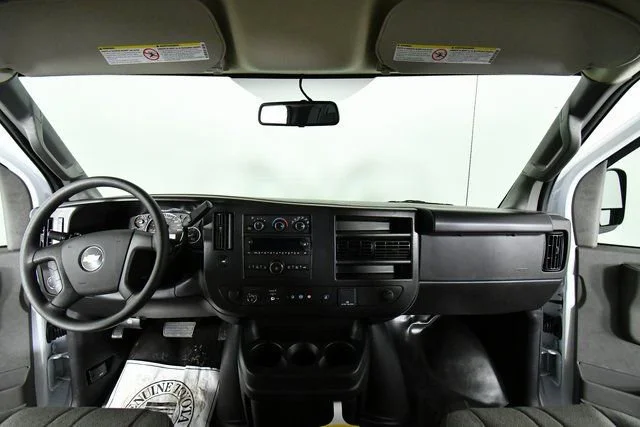2025 Chevrolet Express Cargo Work Van - Photo 18
