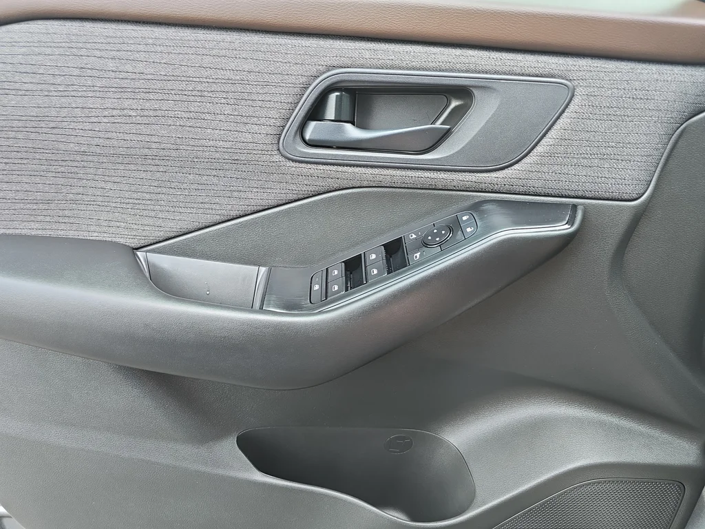 Used 2023 Gray Nissan S image 28