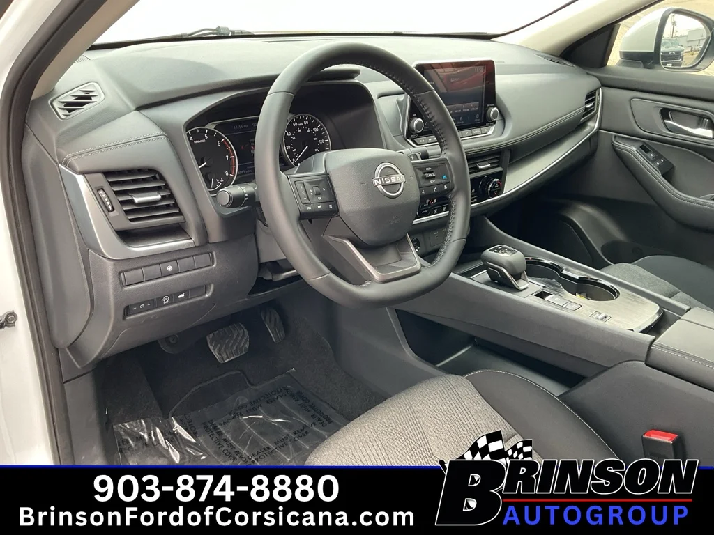 Used 2025 Everest White Pearl Nissan SV image 26