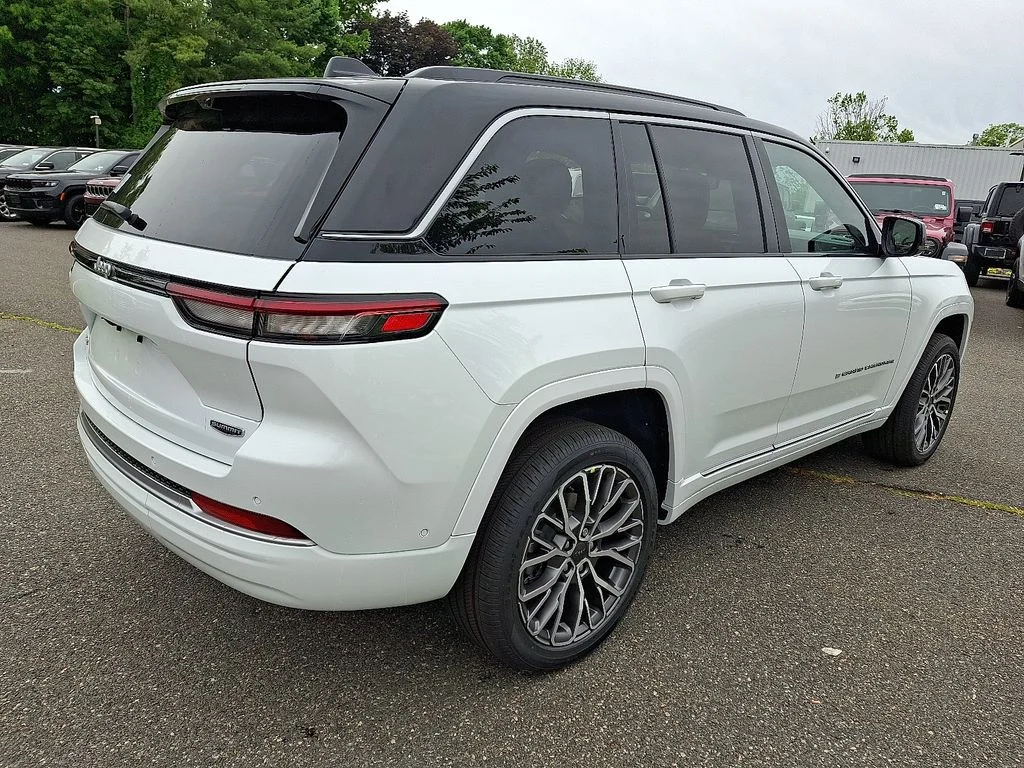 New 2026 Bright White Clear-Coat Exterior Paint Jeep Summit image 4