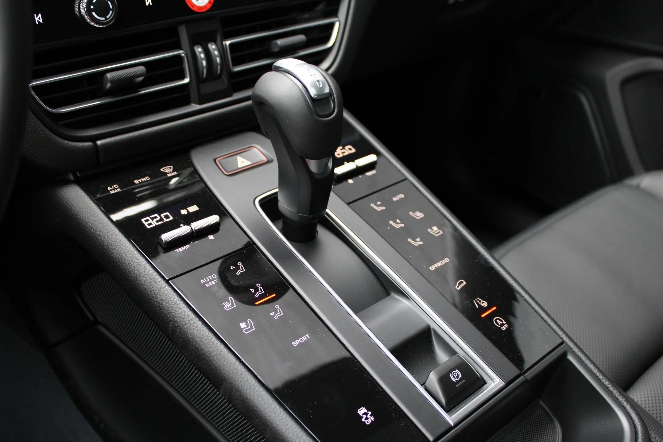 2026 Porsche Macan - Photo 20