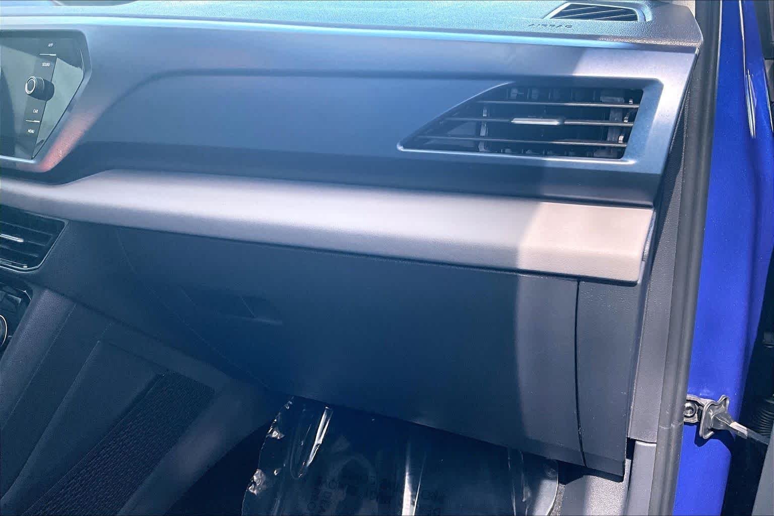 Certified Used 2023 Dusk Blue Metallic Volkswagen SE image 19