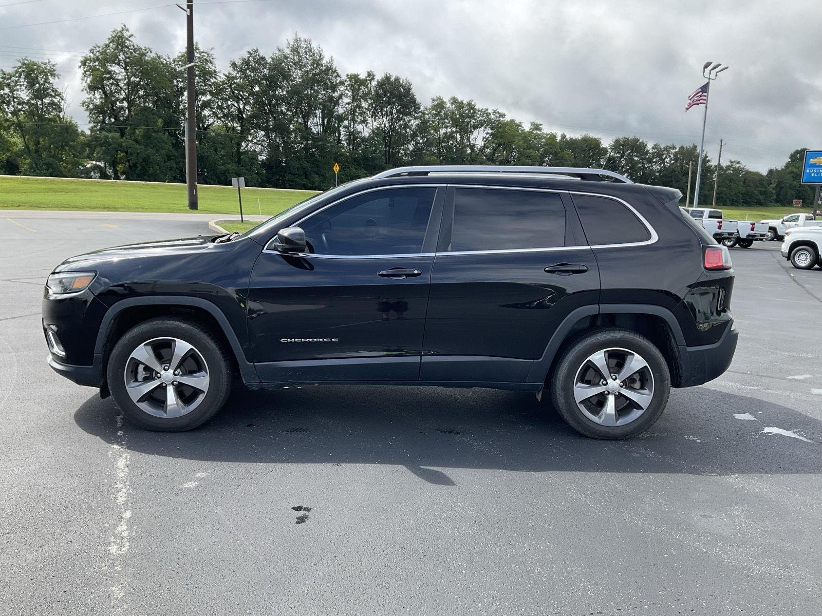 Used 2019 Diamond Black Crystal Pearlcoat Jeep Limited image 4