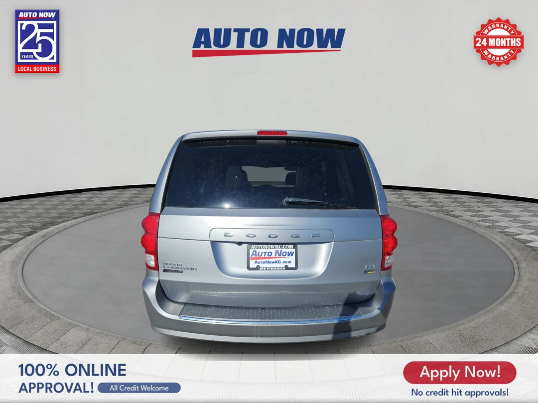 Used 2017  Dodge SXT image 8