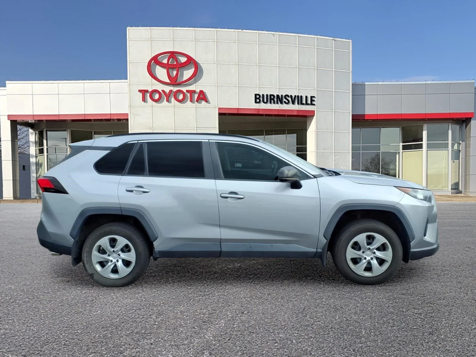 Used 2019 Toyota RAV4 LE with VIN 2T3F1RFV9KW032913 for sale in Burnsville, Minnesota