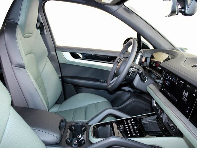 2025 Porsche Cayenne S - Photo 27