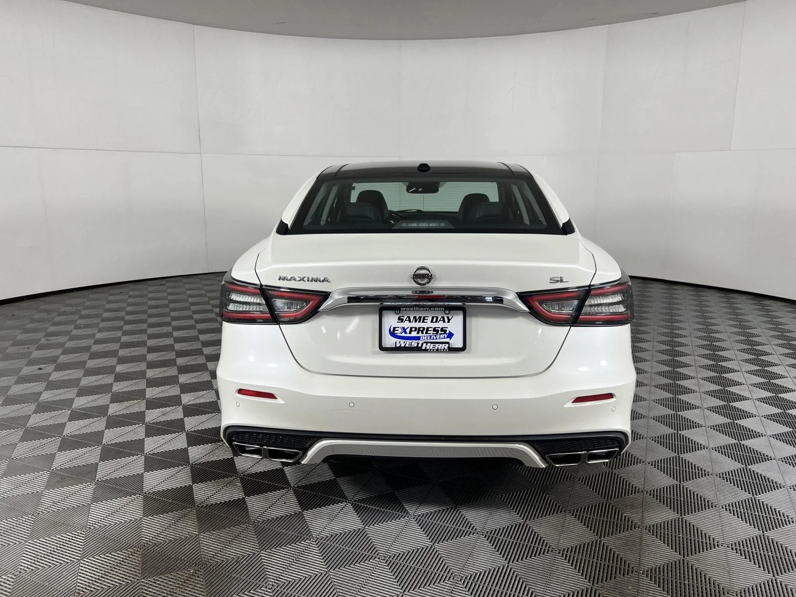 Used 2020 Pearl White Tricoat Nissan SL image 8