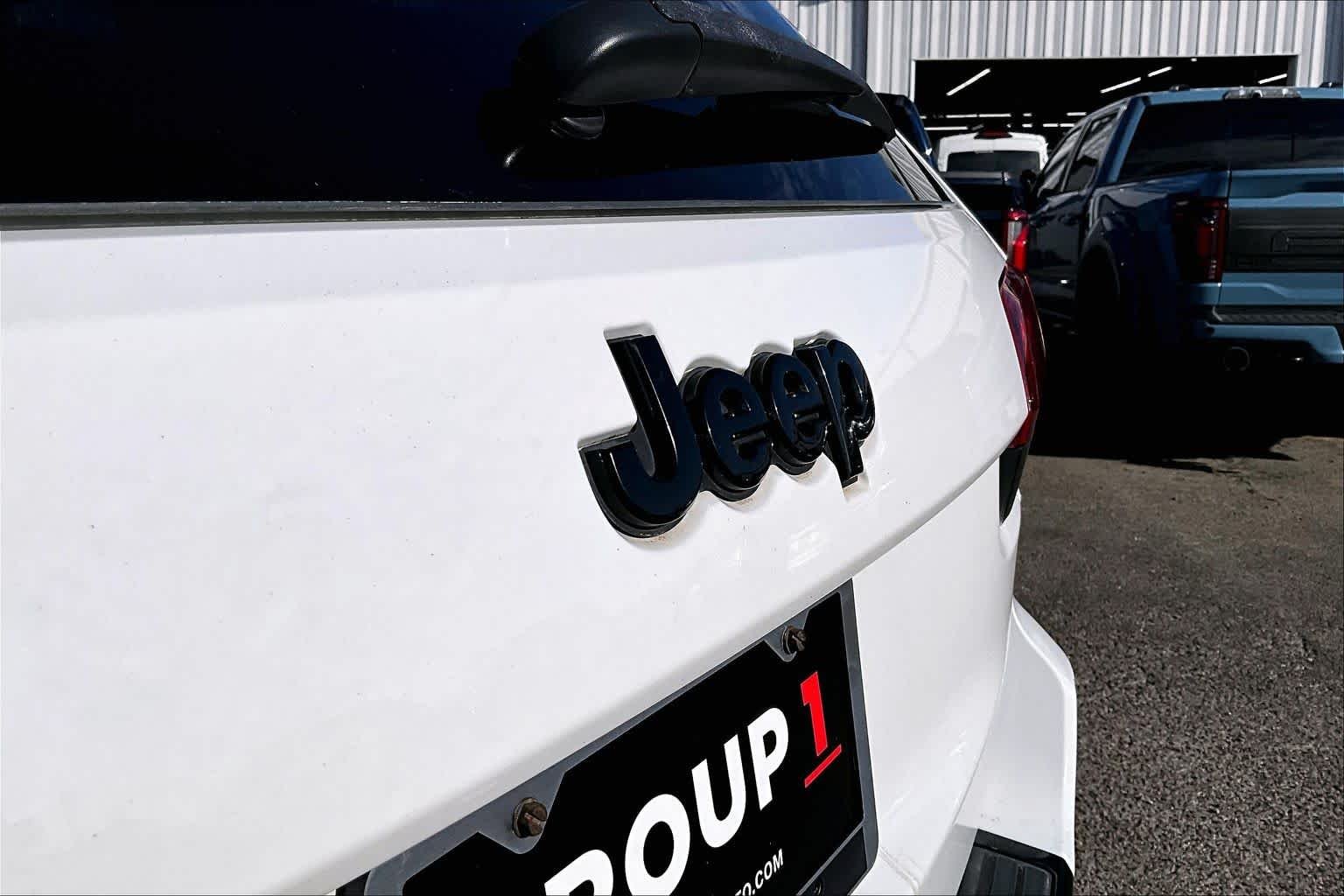 Used 2018 Bright White Clearcoat Jeep Altitude image 33