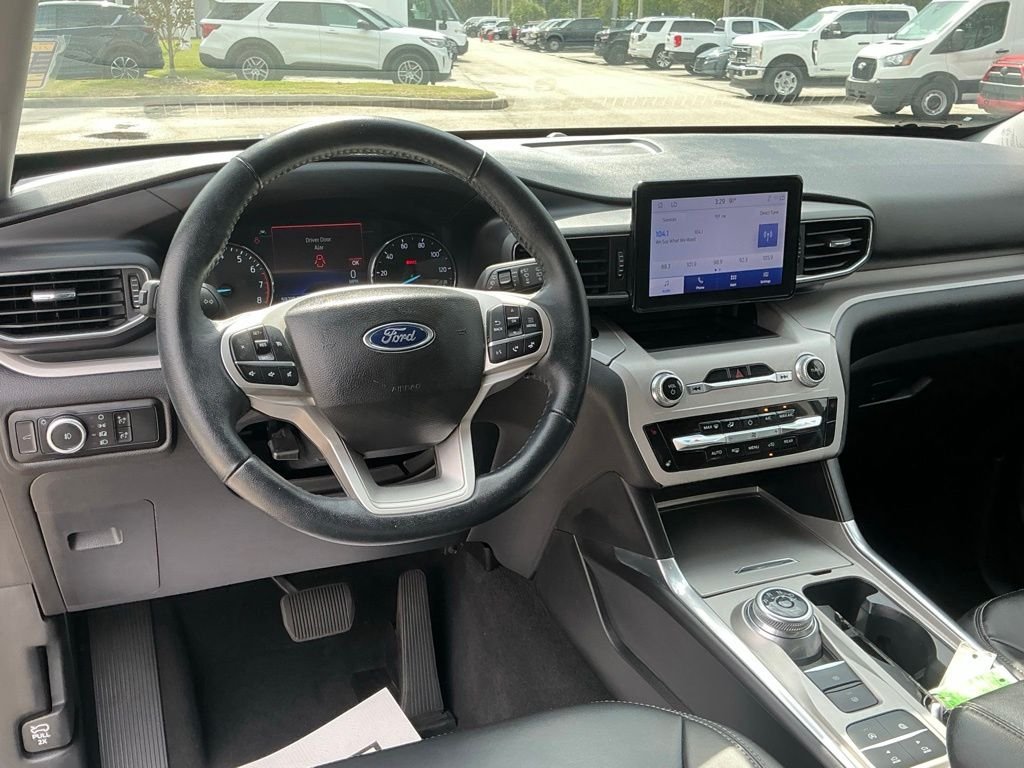 Used 2023 Silver Ford XLT image 31