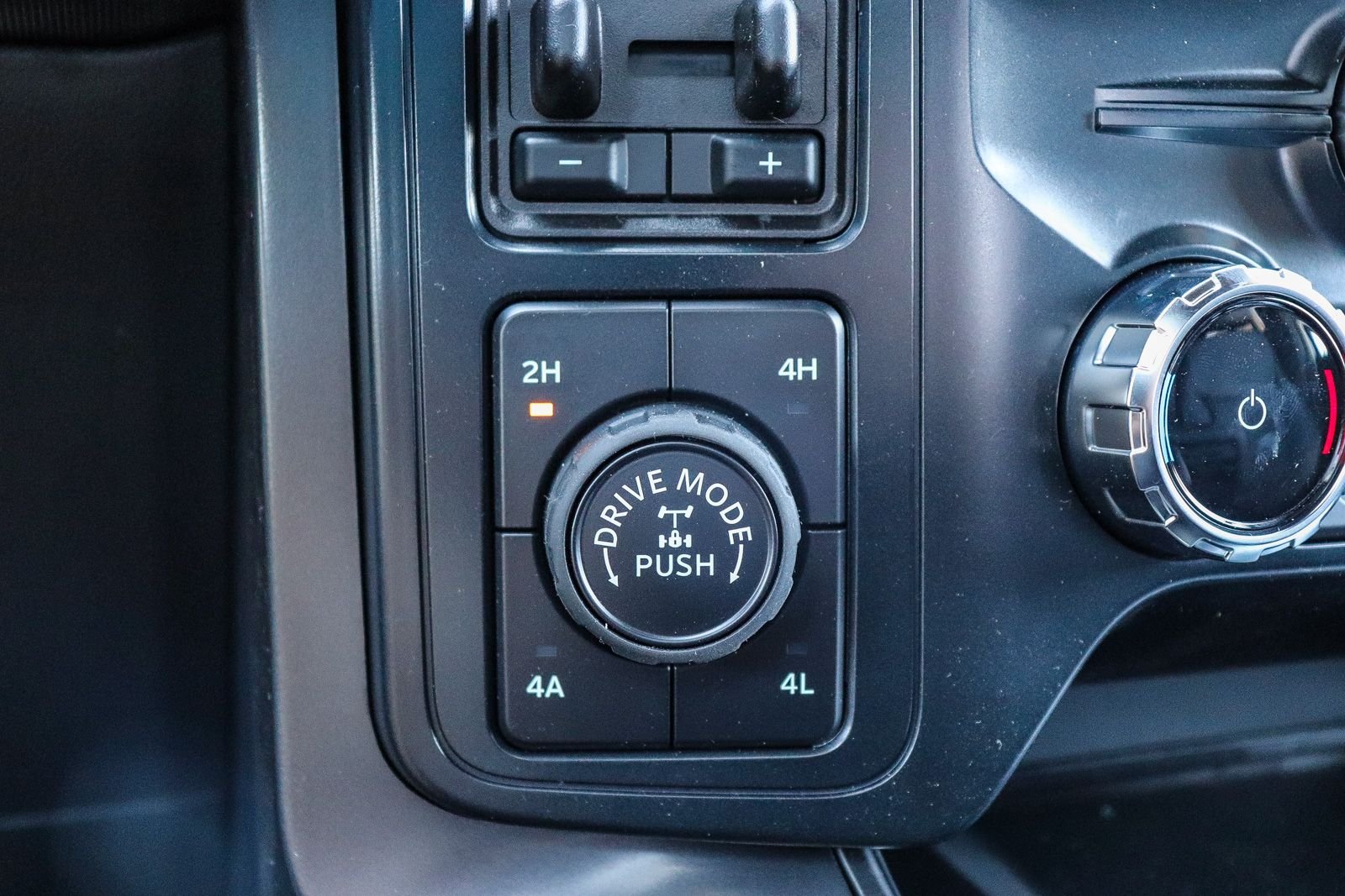 New 2026 Star White Metallic Tri-Coat Ford Lariat® image 25