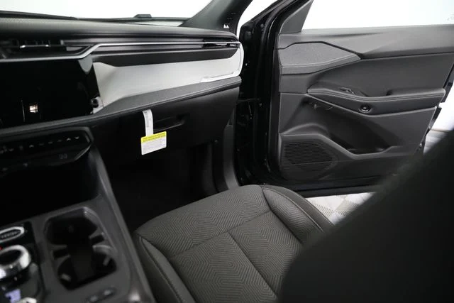 New 2026 Diamond Black Crystal Pearl-Coat Exterior Paint Jeep Laredo image 25