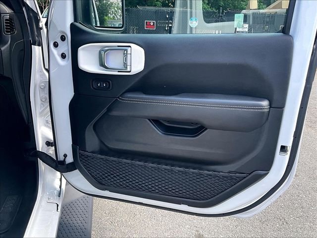 Used 2022 White Jeep Unlimited Sahara image 19