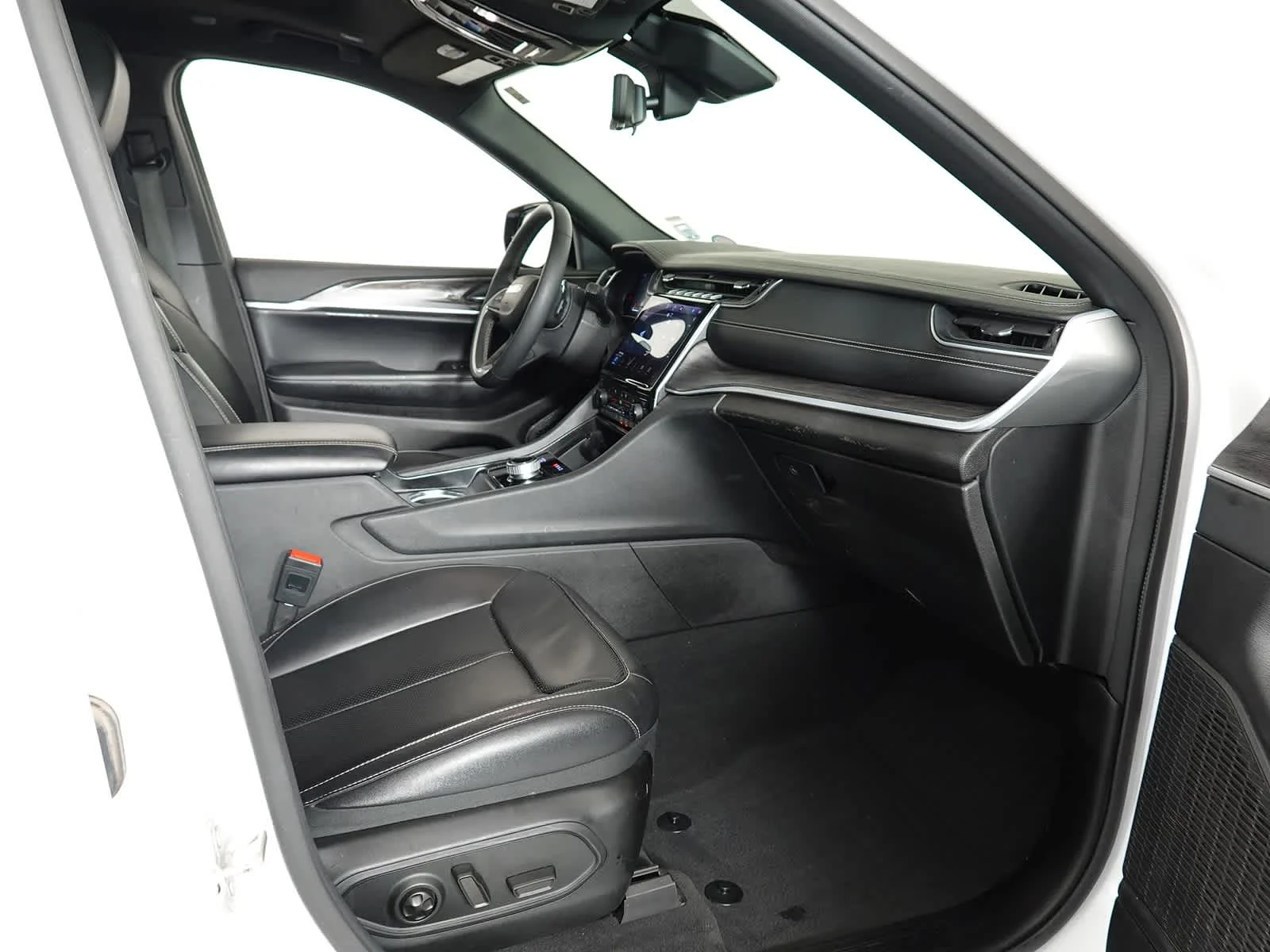 Used 2024 Bright White Clearcoat Jeep Limited image 15