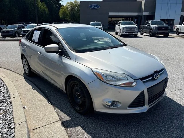 Used 2012 Silver Ford SE image 2