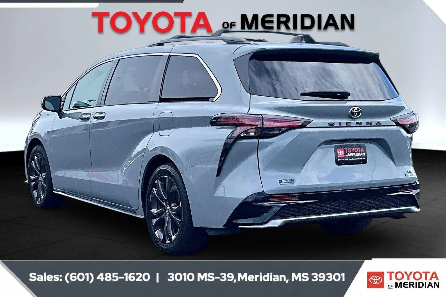 Used 2023 Cement Toyota XSE 7-Passenger image 2
