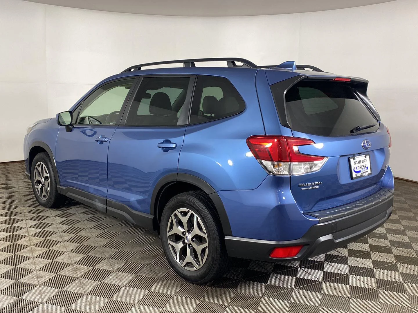 Used 2022 Horizon Blue Pearl Subaru Premium image 8