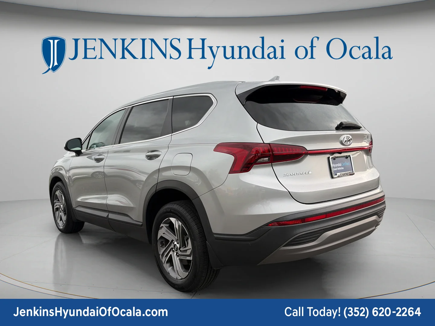Used 2023 Shimmering Silver Hyundai SE image 5