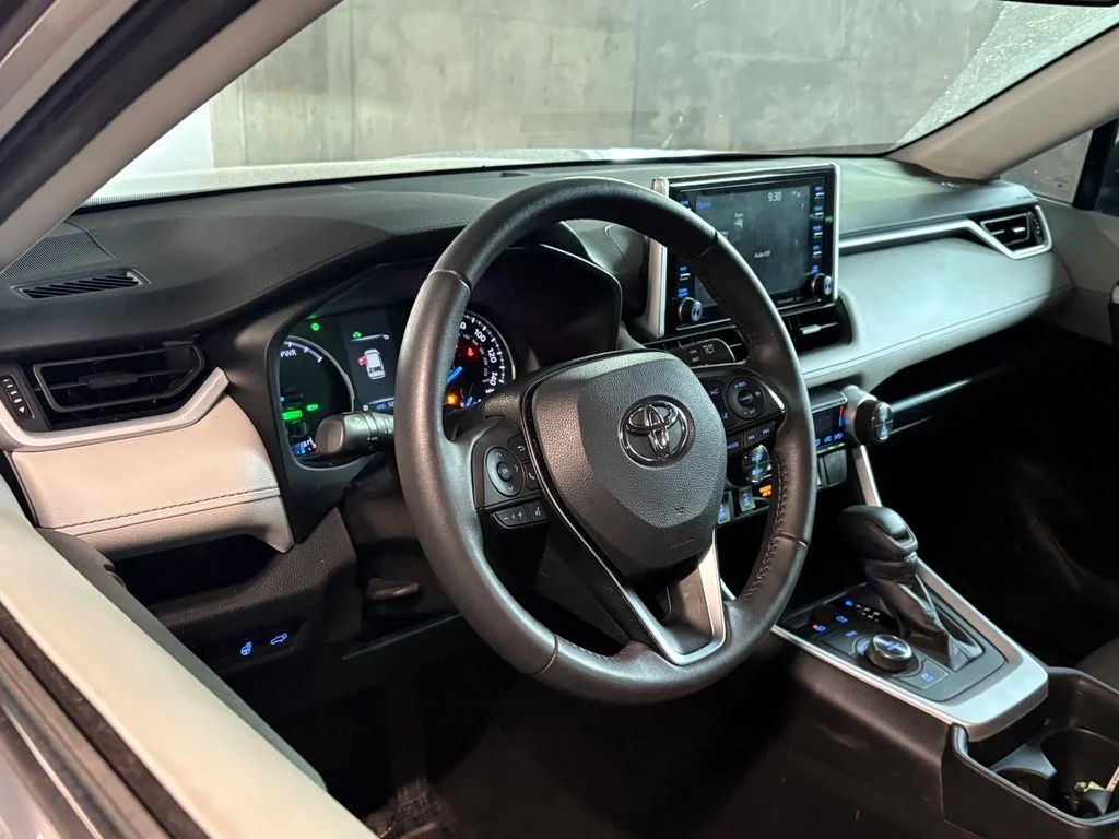 Used 2021 Silver Sky Metallic Toyota XLE image 4