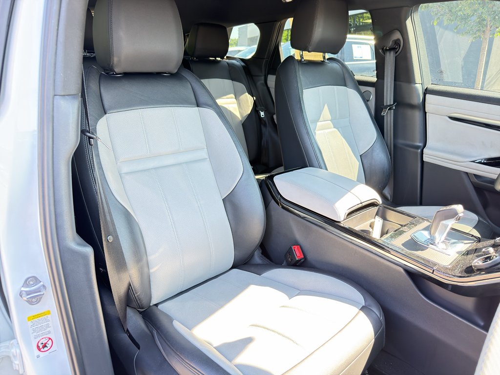 Used 2022 Fuji White Land Rover R-Dynamic S image 4