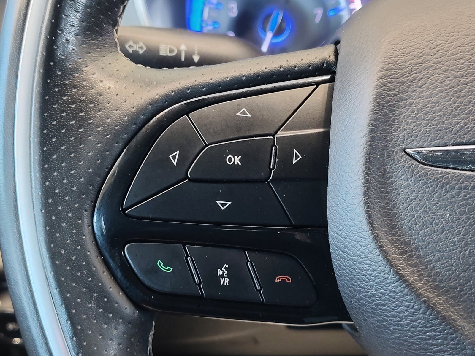 Used 2019 Granite Crystal Metallic Clearcoat Chrysler Limited image 18