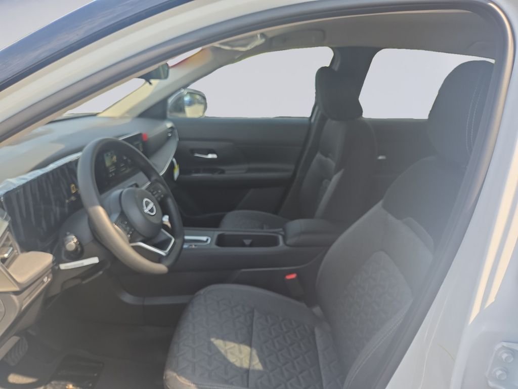New 2026 Aspen White TriCoat / Super Black Two-tone Nissan SV image 15