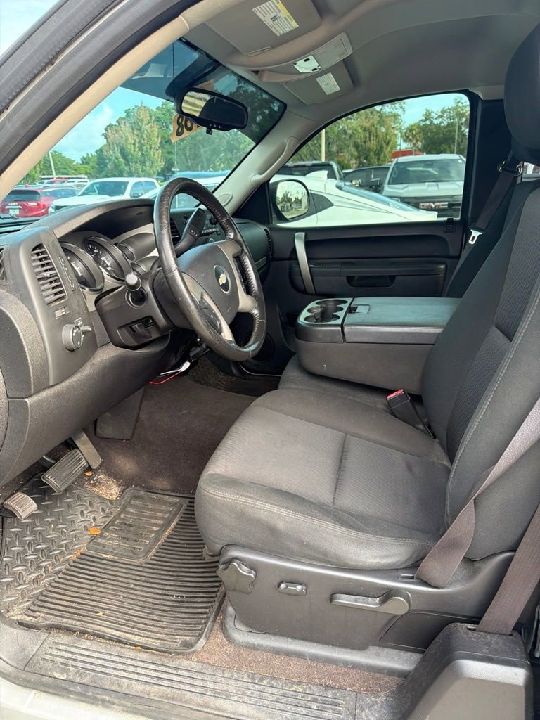 Used 2013 SILVER ICE METALLIC Chevrolet LT image 4