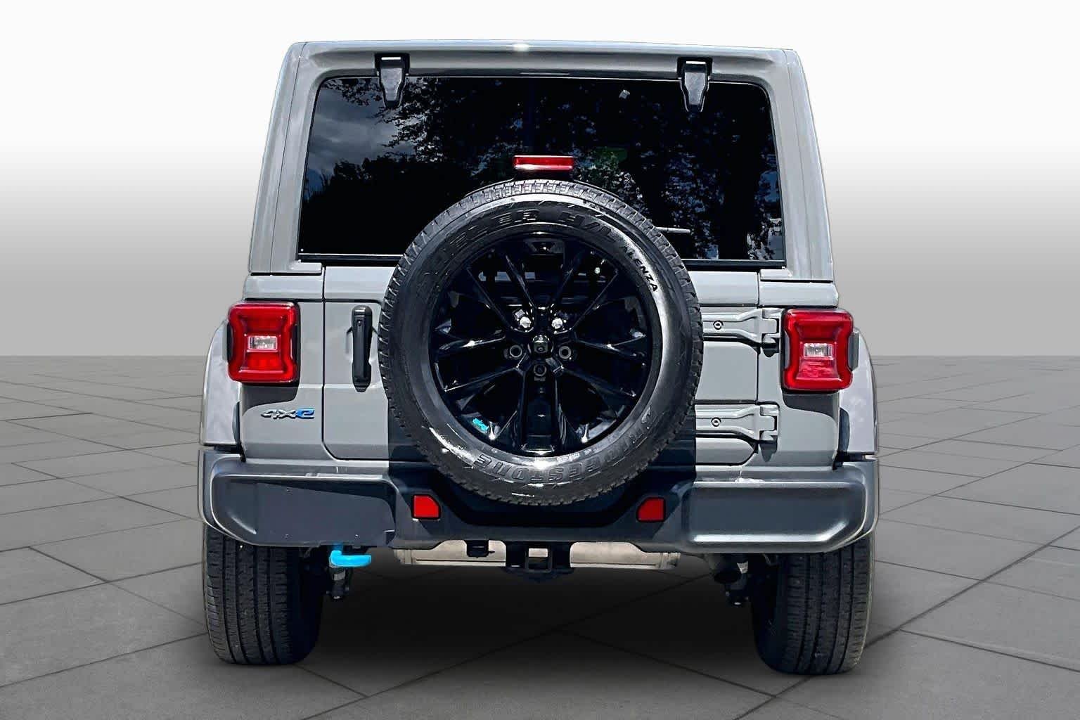 Used 2023 Sting-Gray Clearcoat Jeep Sahara image 5