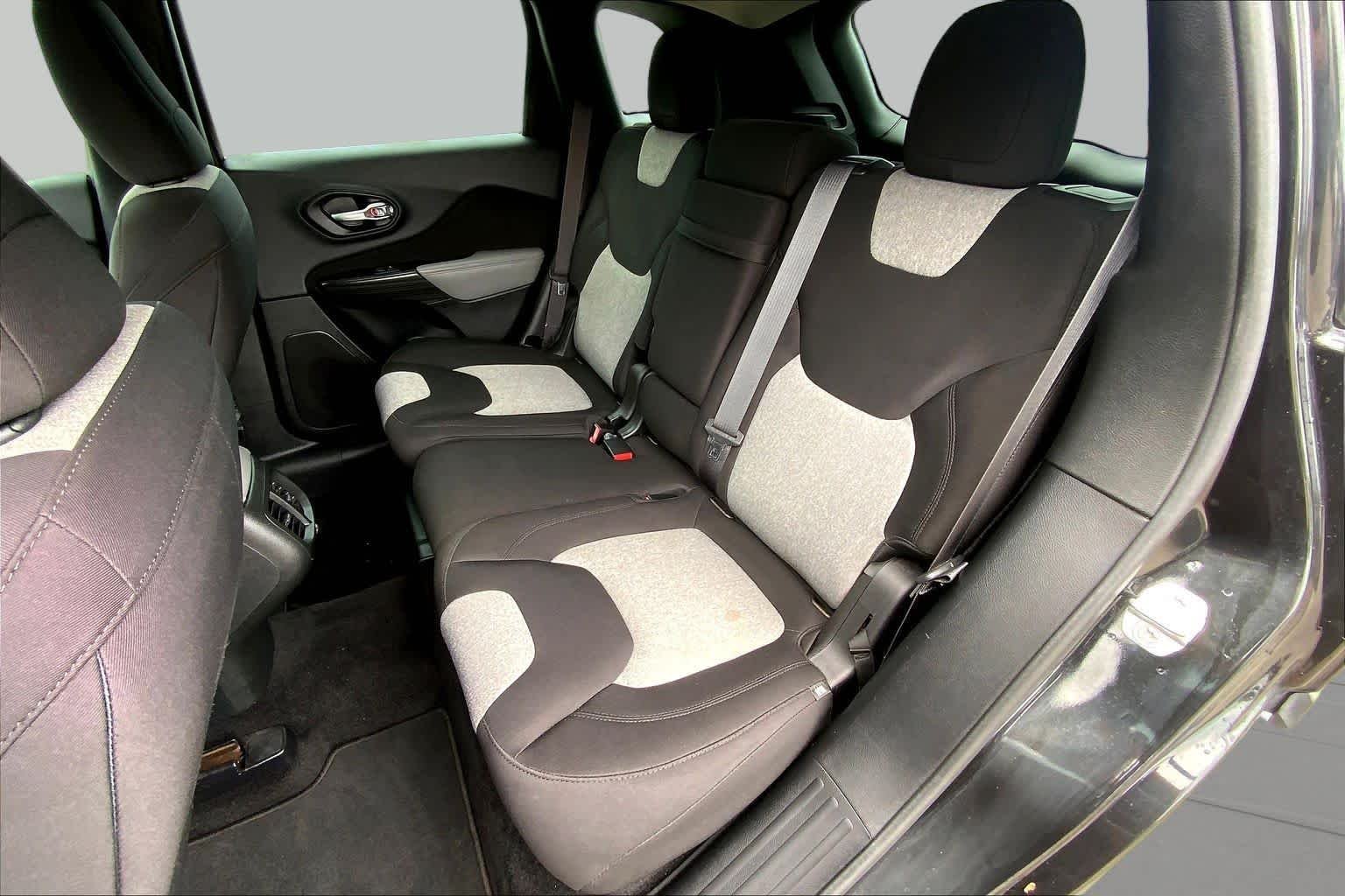 Used 2014 Brilliant Black Crystal Pearlcoat Jeep Sport image 19