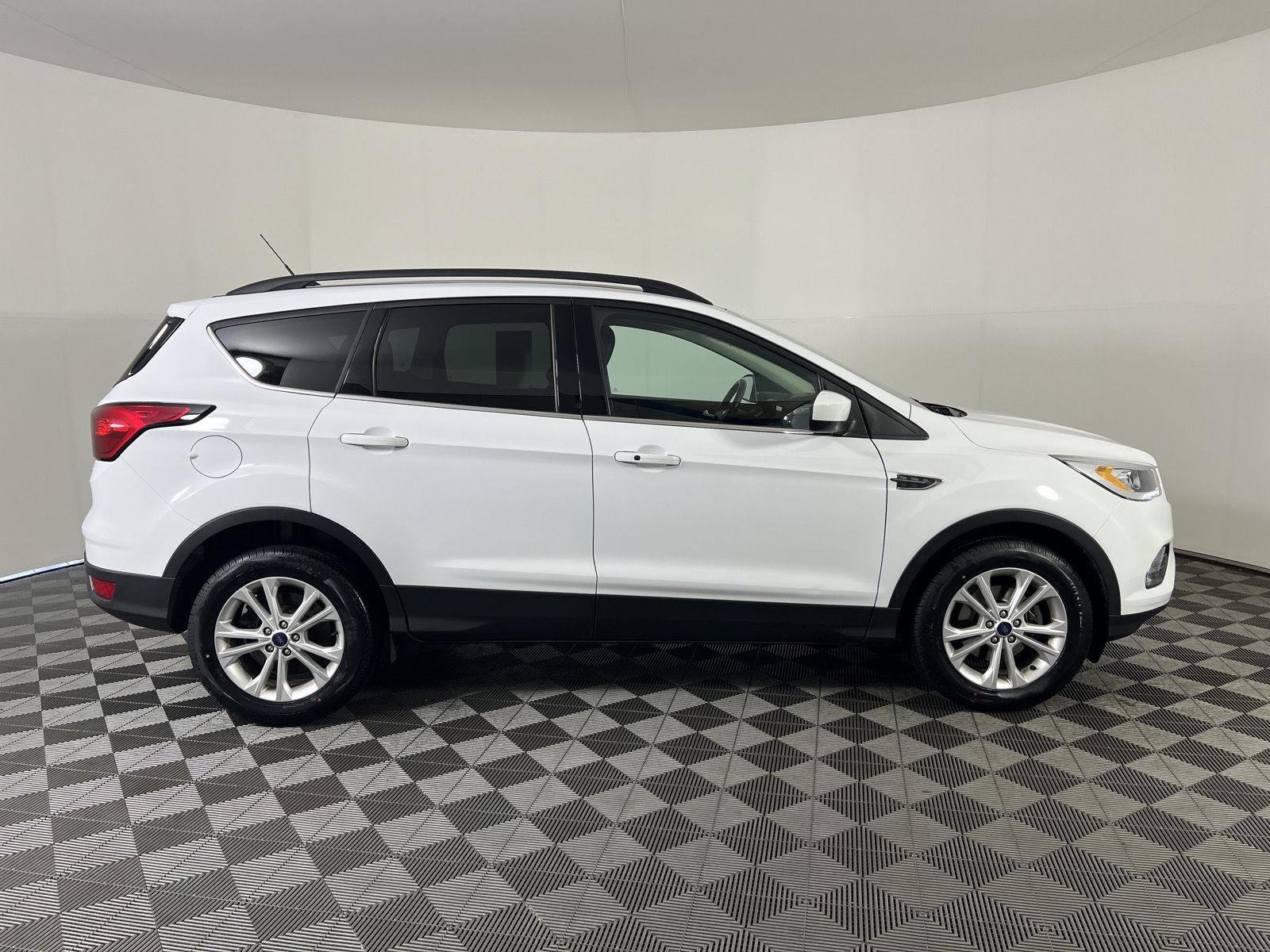 Used 2019 Oxford White Ford SEL image 24
