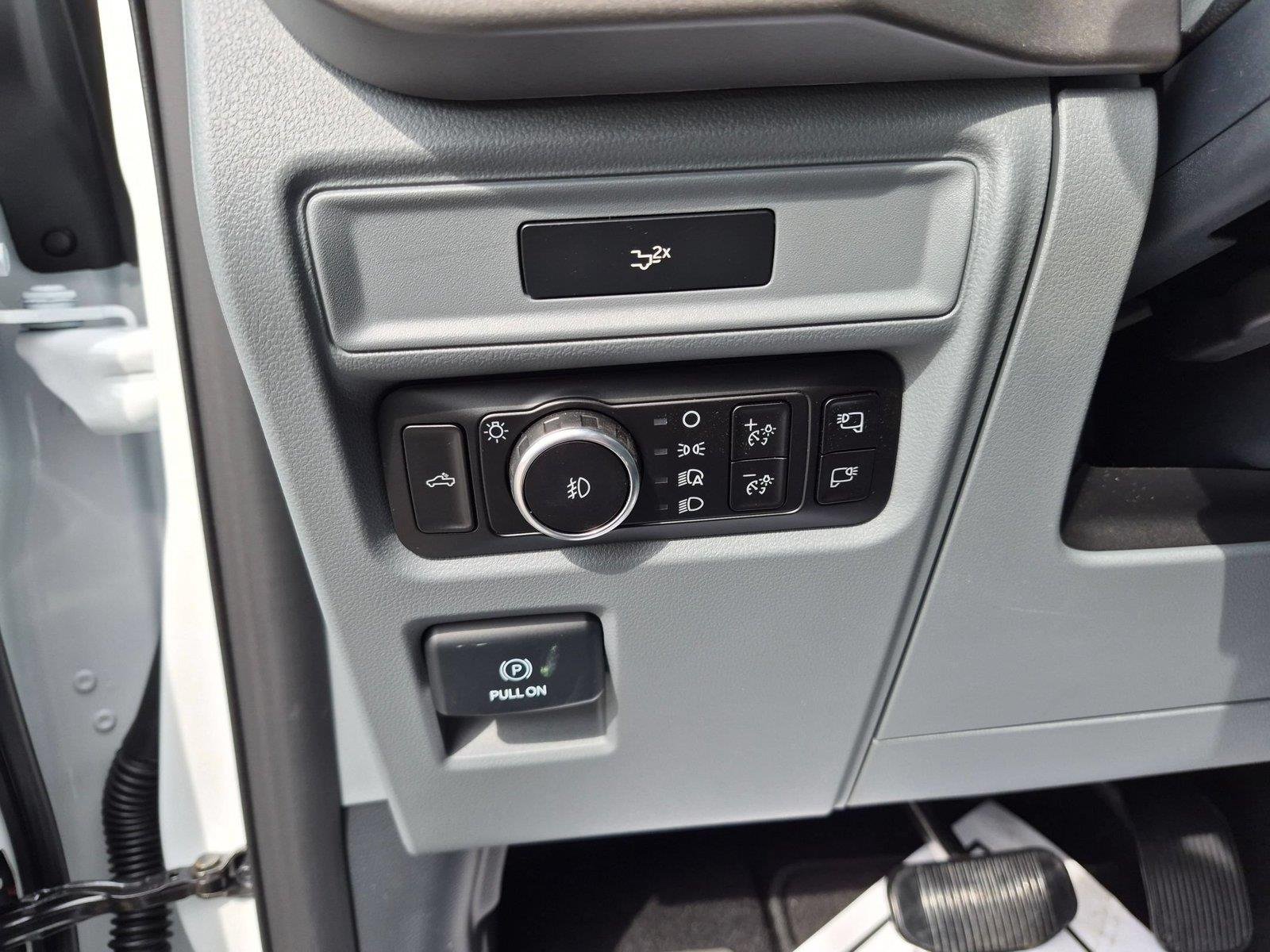 New 2026 Oxford White Ford XLT image 15