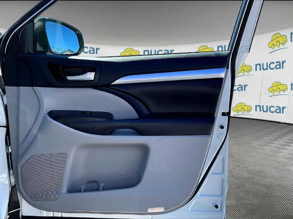 Used 2019 Blizzard Pearl Toyota XLE image 12