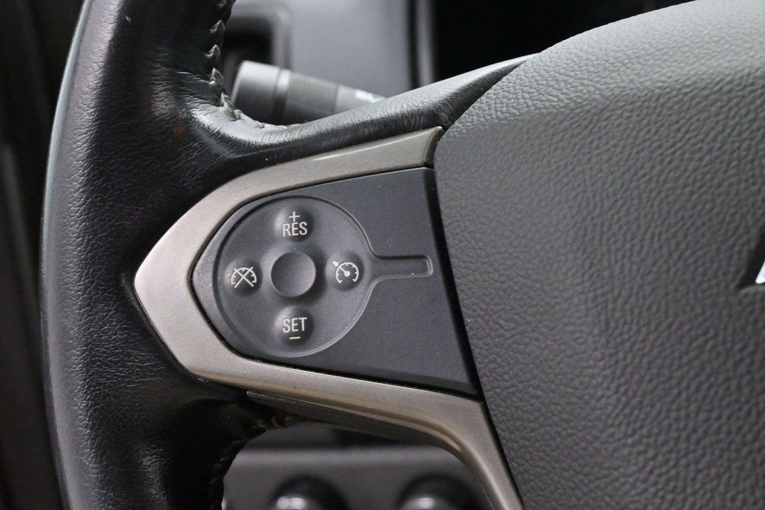 Used 2018 SILVER ICE METALLIC Chevrolet 4WD Z71 image 19