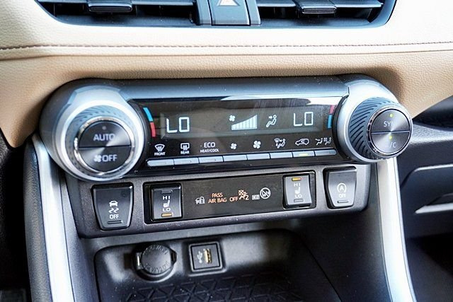 Used 2025 White Toyota XLE image 27