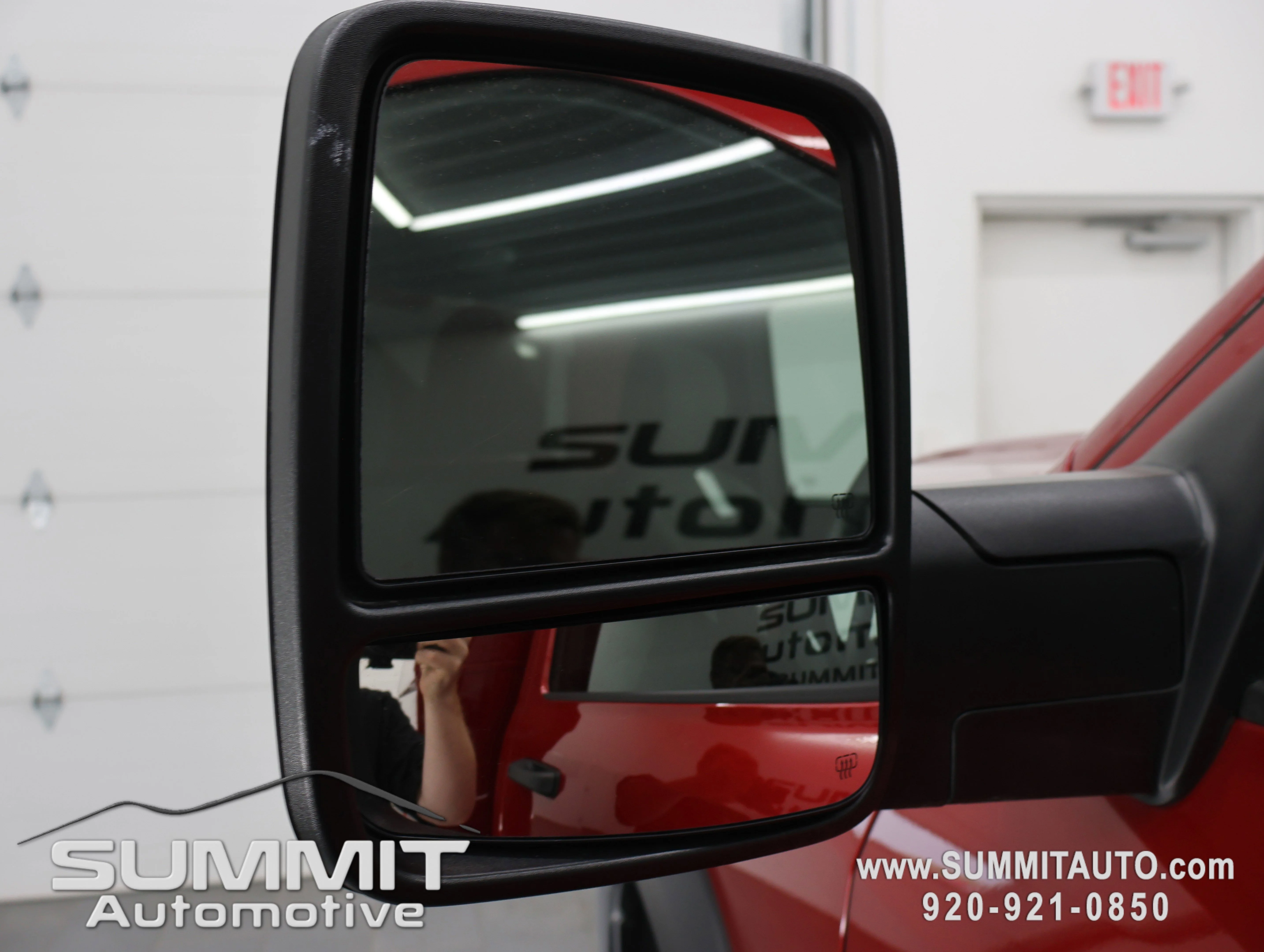 New 2026 Molten Red Pearl-Coat Exterior Paint RAM Tradesman image 36