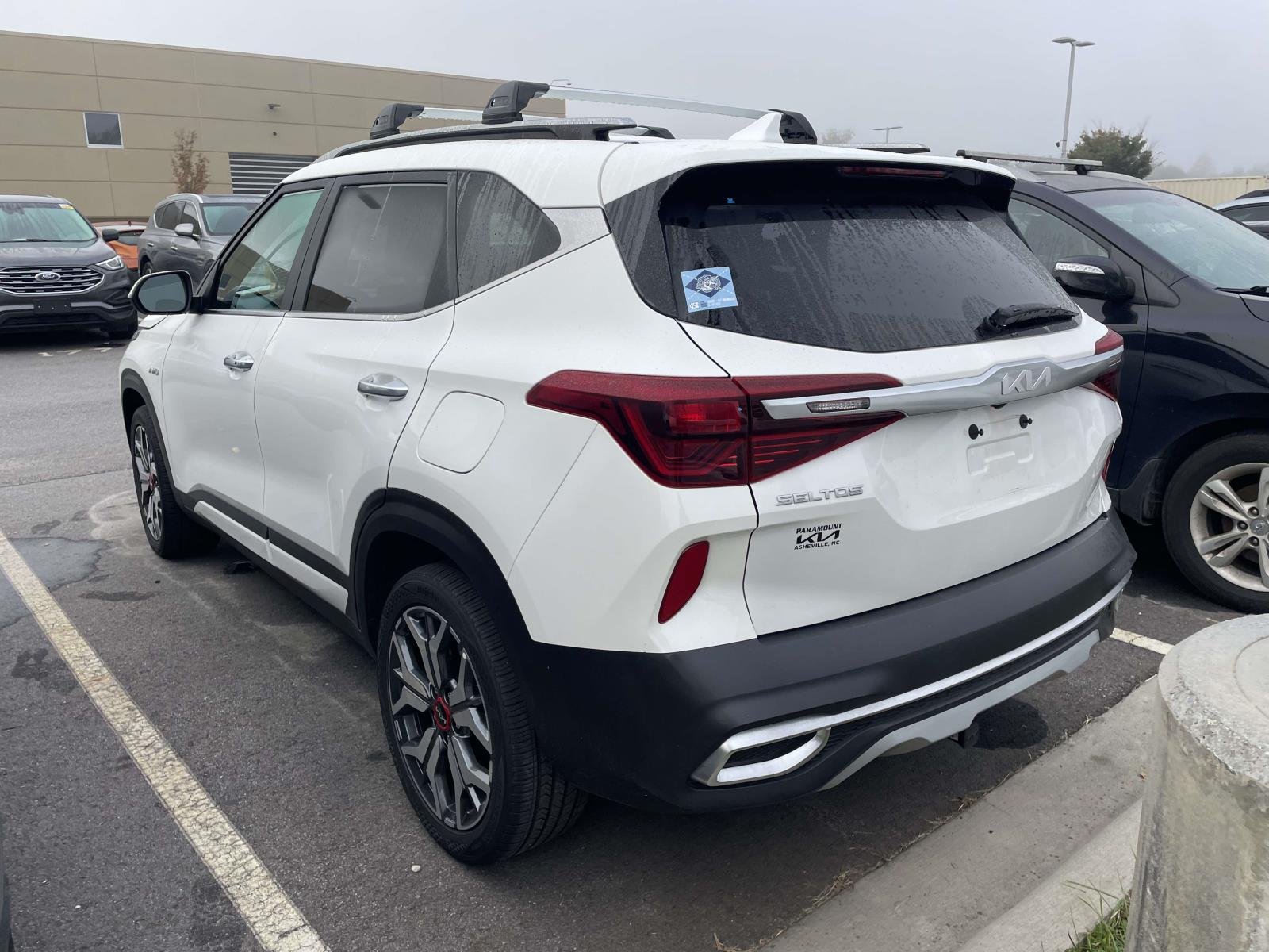 Used 2023 Snow White Pearl Kia SX image 3