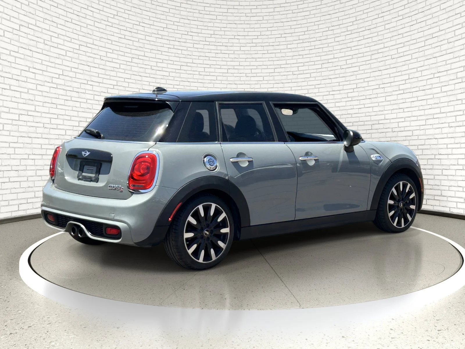 Used 2016 White Silver Metallic MINI S image 3