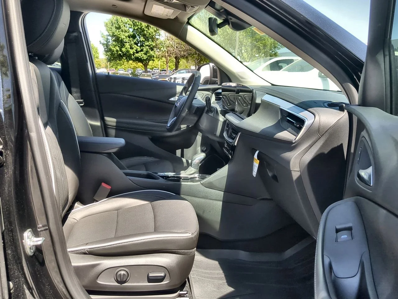 New 2026 Ebony Twilight Metallic Buick Avenir image 27