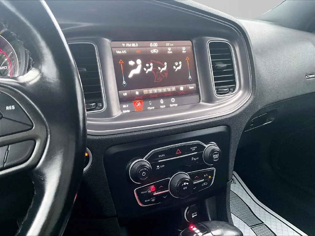 Used 2023 Gray Dodge SXT image 7