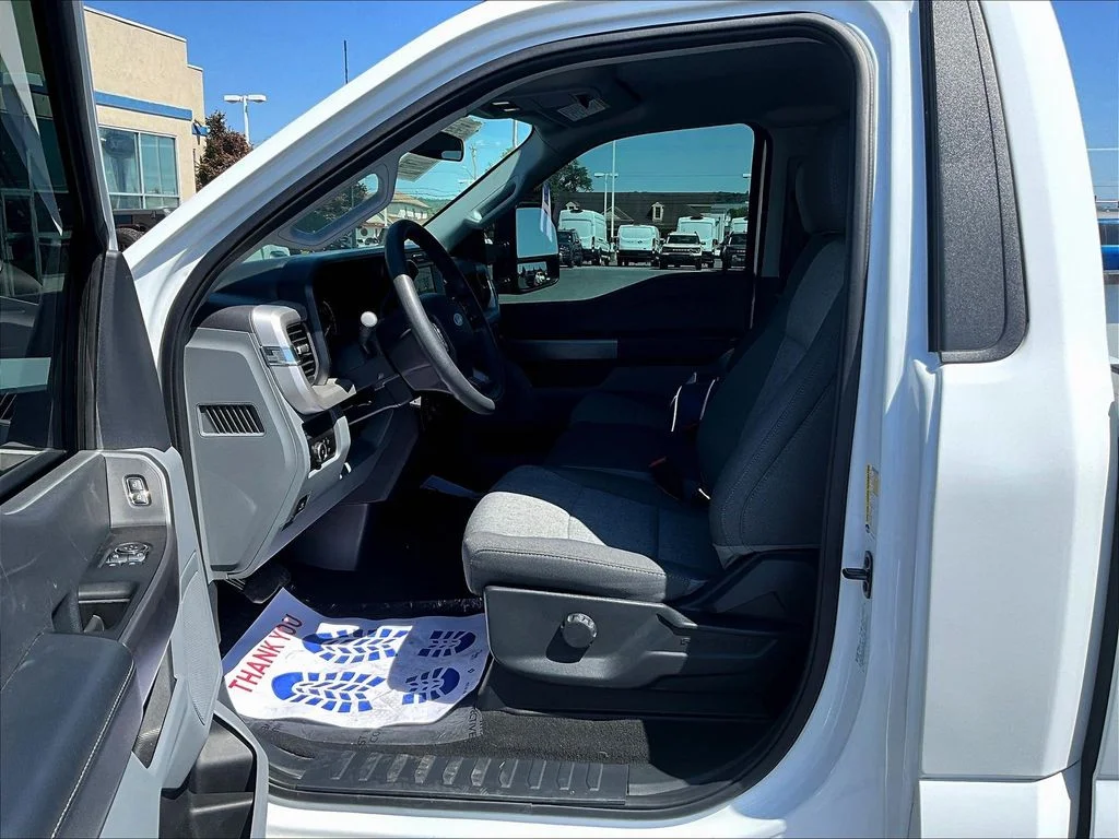 Used 2025 White Ford XL image 7