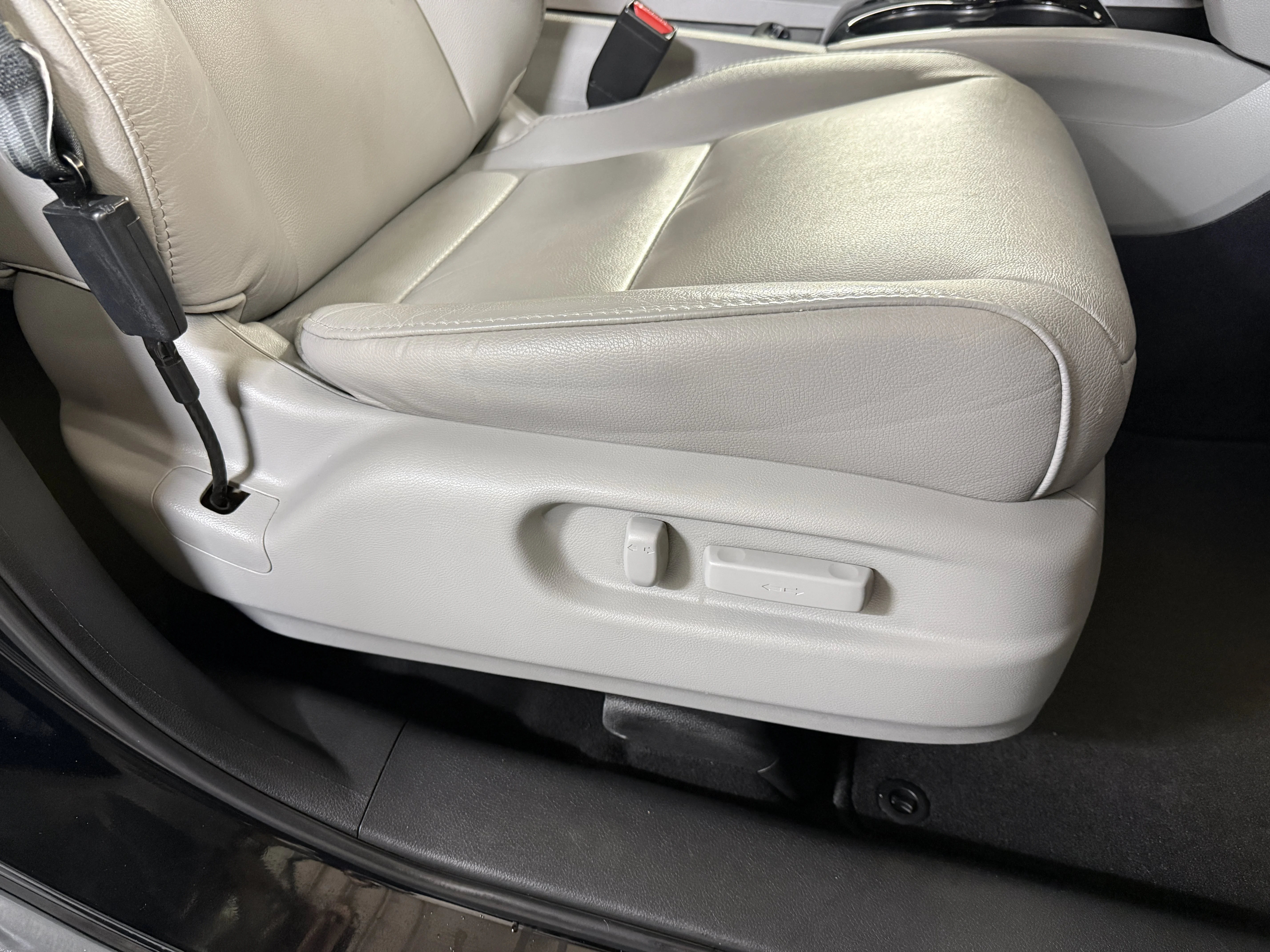 Certified Used 2018 Crystal Black Pearl Honda Touring image 24