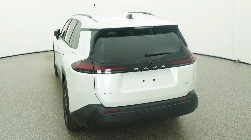 New 2026 Wind Chill Pearl Toyota XLE Premium image 43