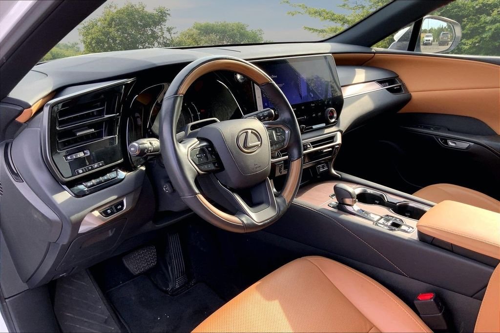 Used 2024 White Lexus 350 Premium image 16
