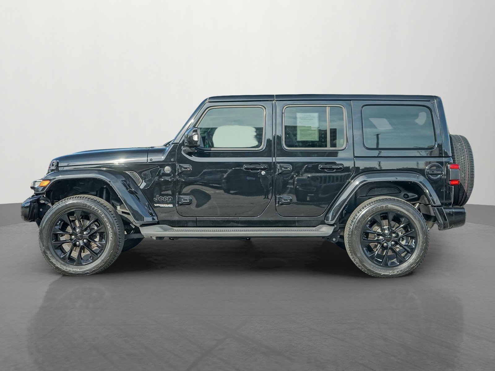 2022 Jeep Wrangler Unlimited Sahara High Altitude photo 3