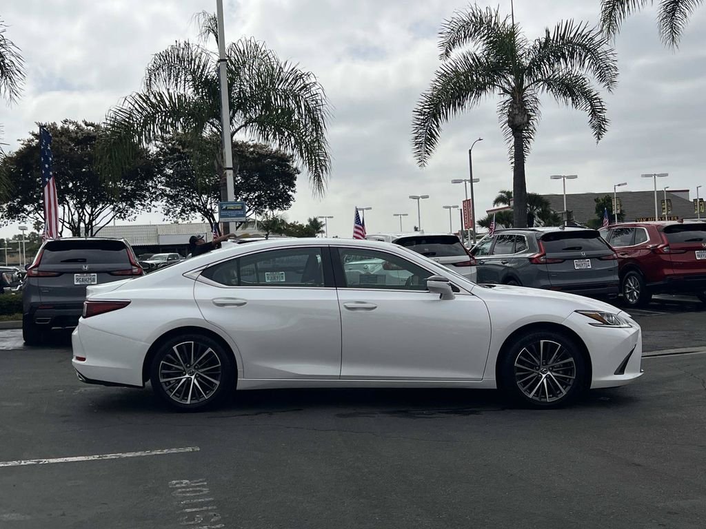 Used 2023 White Lexus 350 image 26