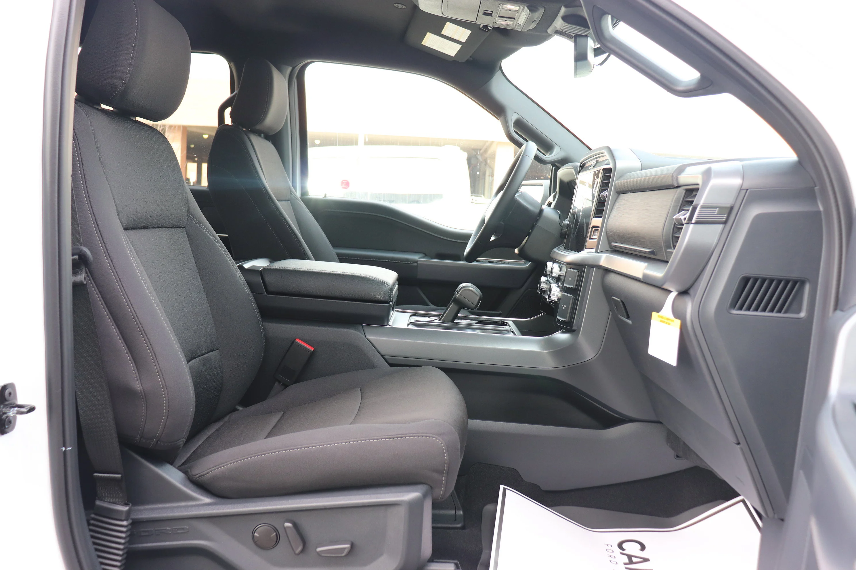 New 2026 OXFORD WHITE Ford XLT image 9