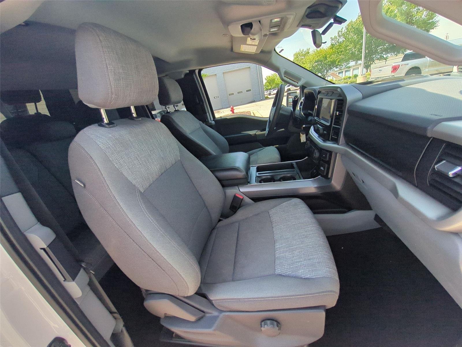 Used 2022 Oxford White Ford XLT image 31
