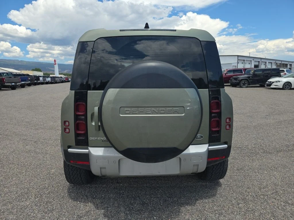Used 2020 Pangea Green Metallic Land Rover  image 4