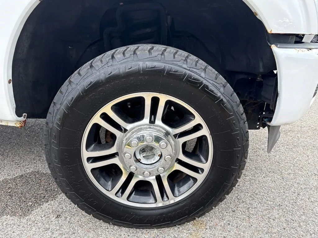 Used 2014 White Platinum Clearcoat Metallic Ford Platinum image 14